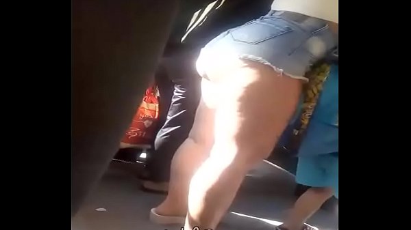 Mamá de gran culo en el bus