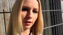 Lucy Cat Porno – Stiefbruder entjungfert ihren Arsch bei Omas 80er-Party